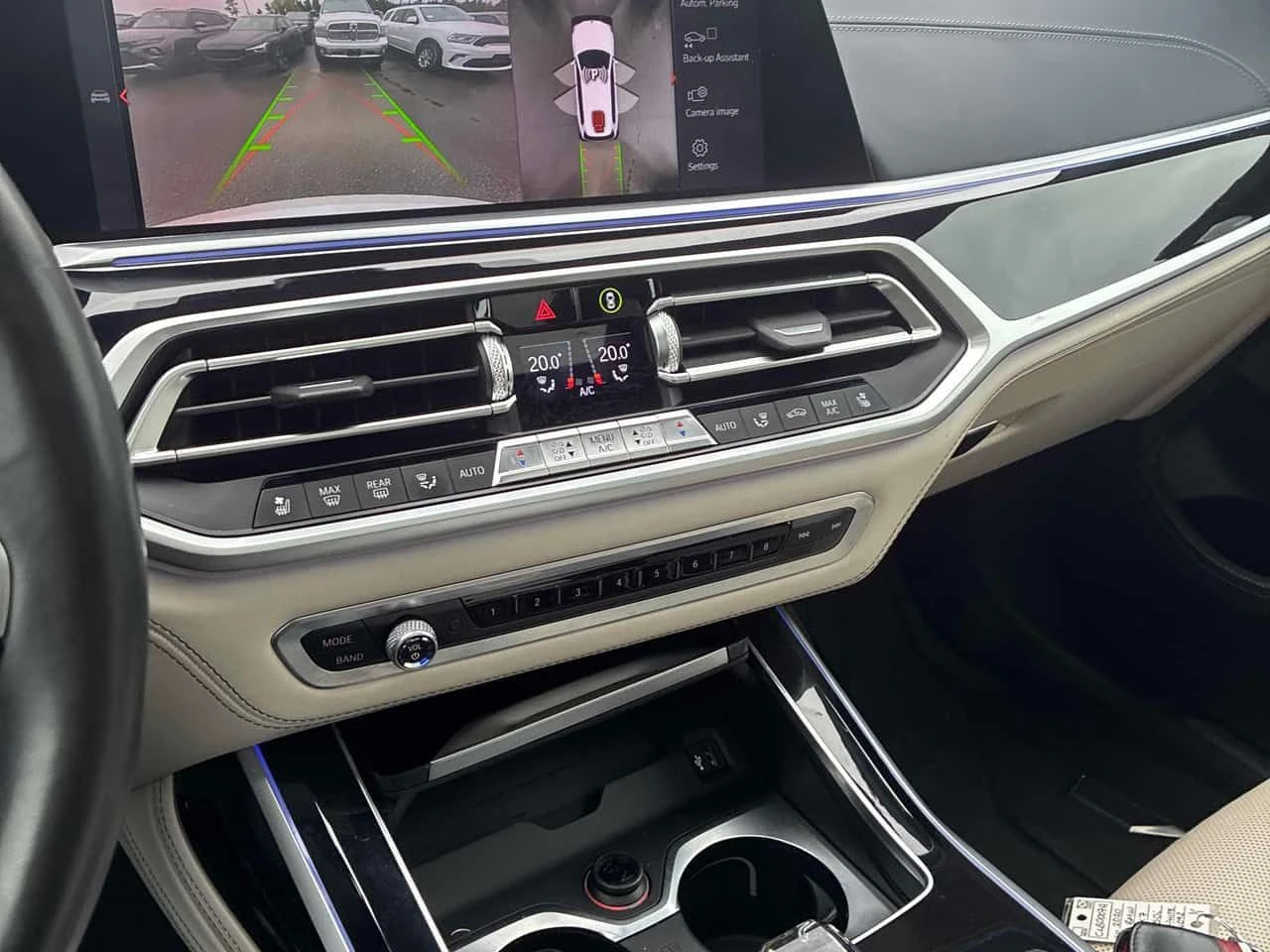 BMW X7 M50i/LASER/ОБДУХВАНЕ/ПАНОРАМА/ДИСТРОНИК/360 КАМЕРИ, снимка 9 - Автомобили и джипове - 54399388