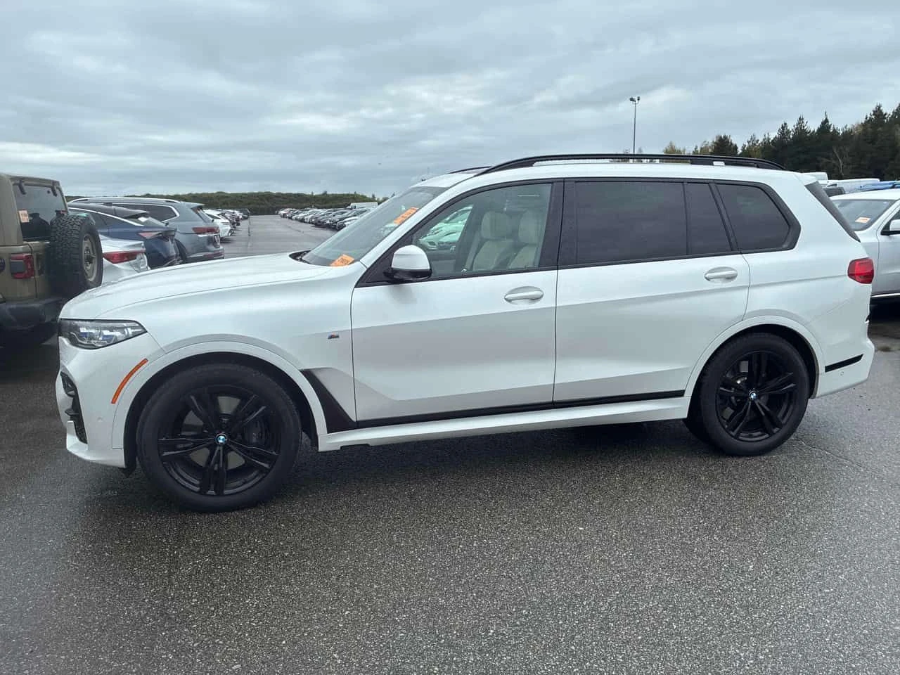 BMW X7 M50i/LASER/ОБДУХВАНЕ/ПАНОРАМА/ДИСТРОНИК/360 КАМЕРИ, снимка 3 - Автомобили и джипове - 54399388