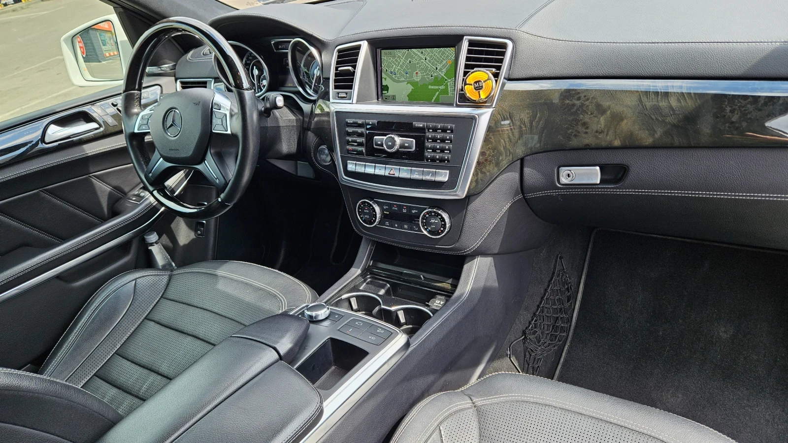 Mercedes-Benz GL 63 AMG 4х4/от България/всички екстри/140К км реални , снимка 8 - Автомобили и джипове - 54582368