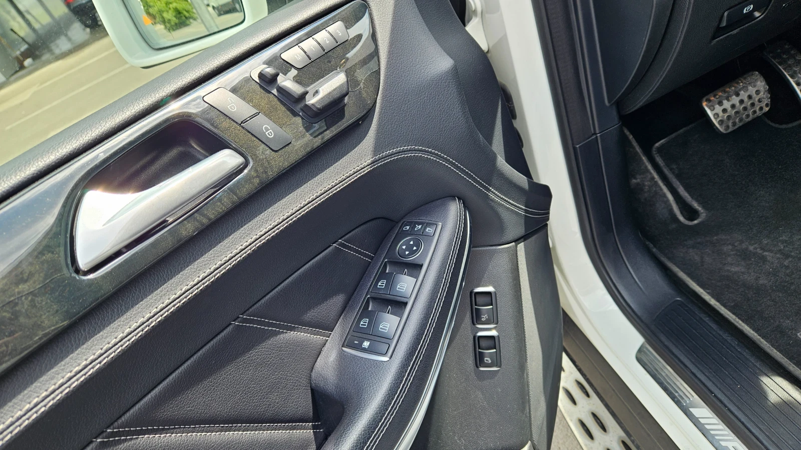 Mercedes-Benz GL 63 AMG 4х4/от България/всички екстри/140К км реални , снимка 11 - Автомобили и джипове - 54582368