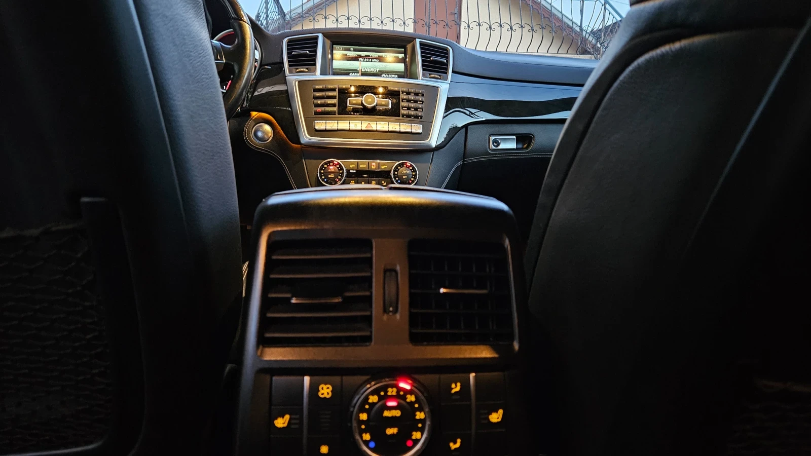 Mercedes-Benz GL 63 AMG 4х4/от България/всички екстри/140К км реални , снимка 14 - Автомобили и джипове - 54582368