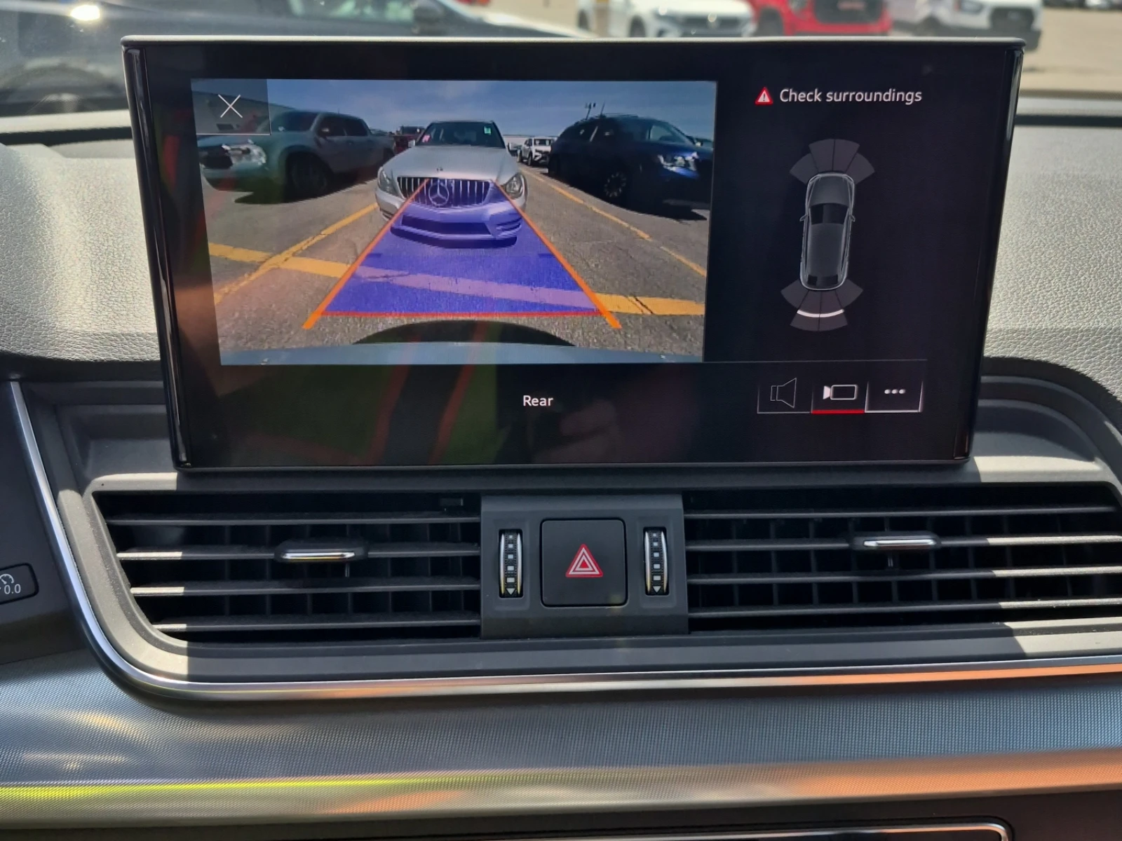 Audi Q5 Progressiv * Keyless * Blind Spot * CARFAX * , снимка 13 - Автомобили и джипове - 54756160