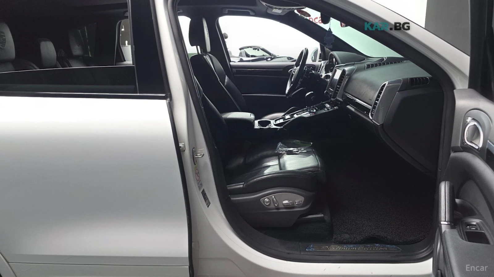 Porsche Cayenne 3.0 Platinum Edition* КОЖА* ОБДУХ* НАВИ* ПАНО, снимка 9 - Автомобили и джипове - 56008029