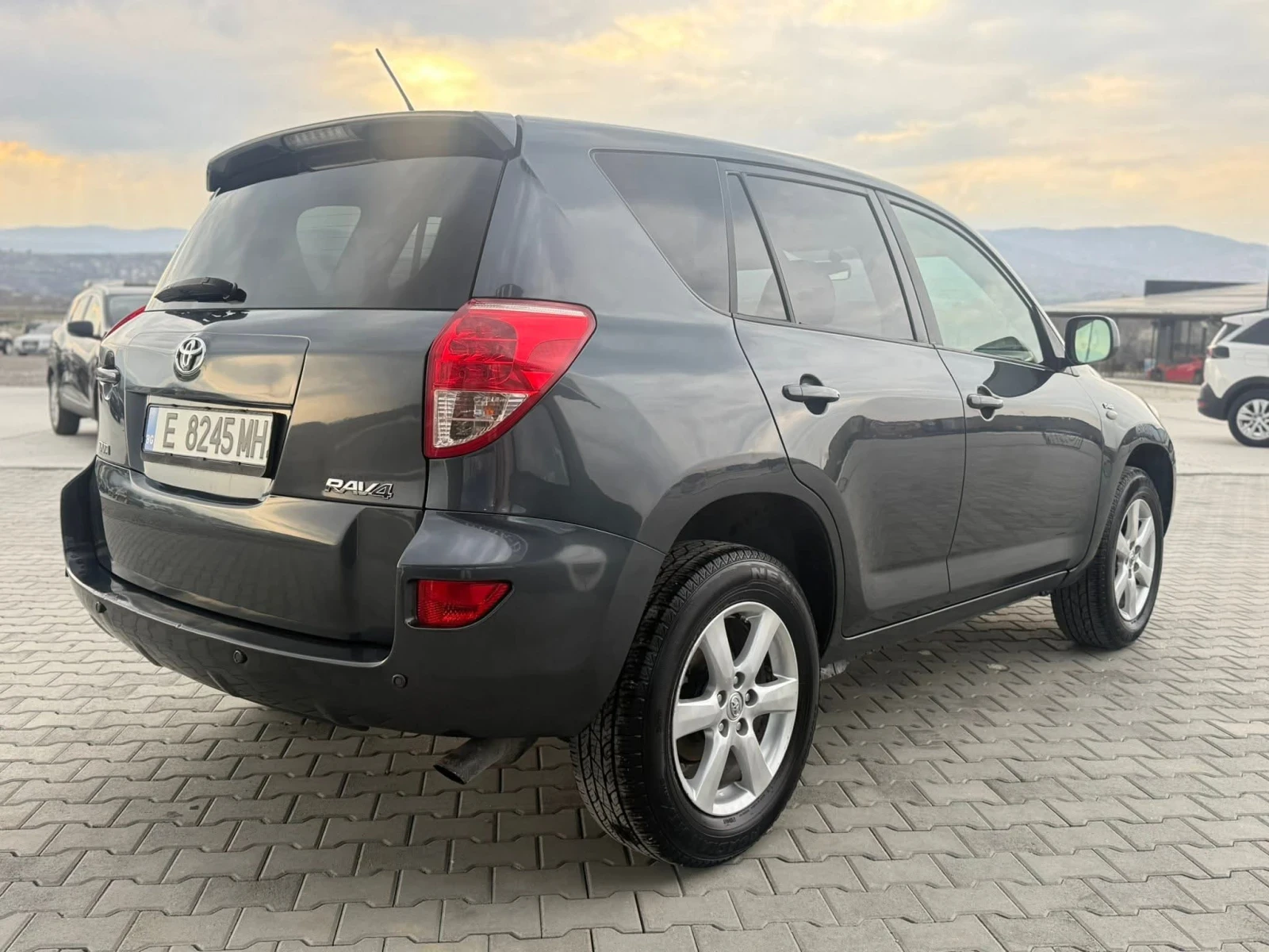 Toyota Rav4 2.2 d4d 136hp 4x4, снимка 2 - Автомобили и джипове - 56346874