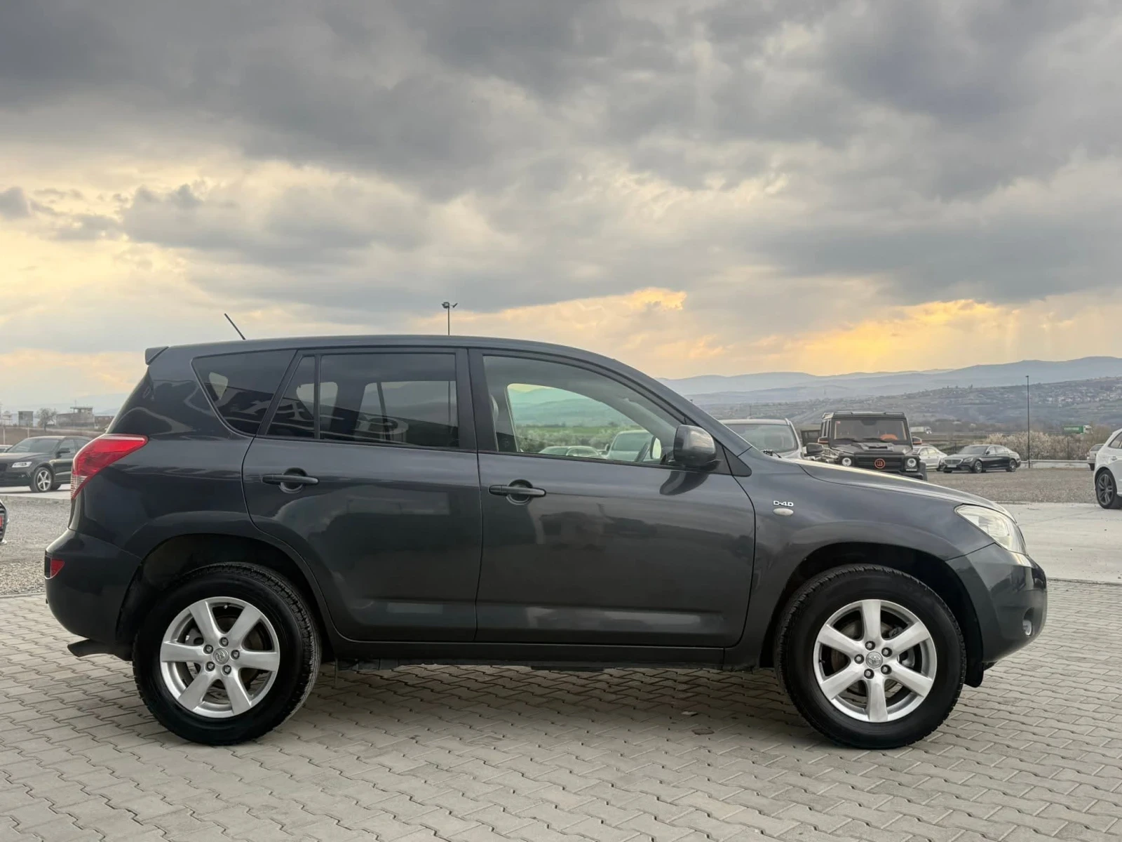 Toyota Rav4 2.2 d4d 136hp 4x4, снимка 3 - Автомобили и джипове - 56346874
