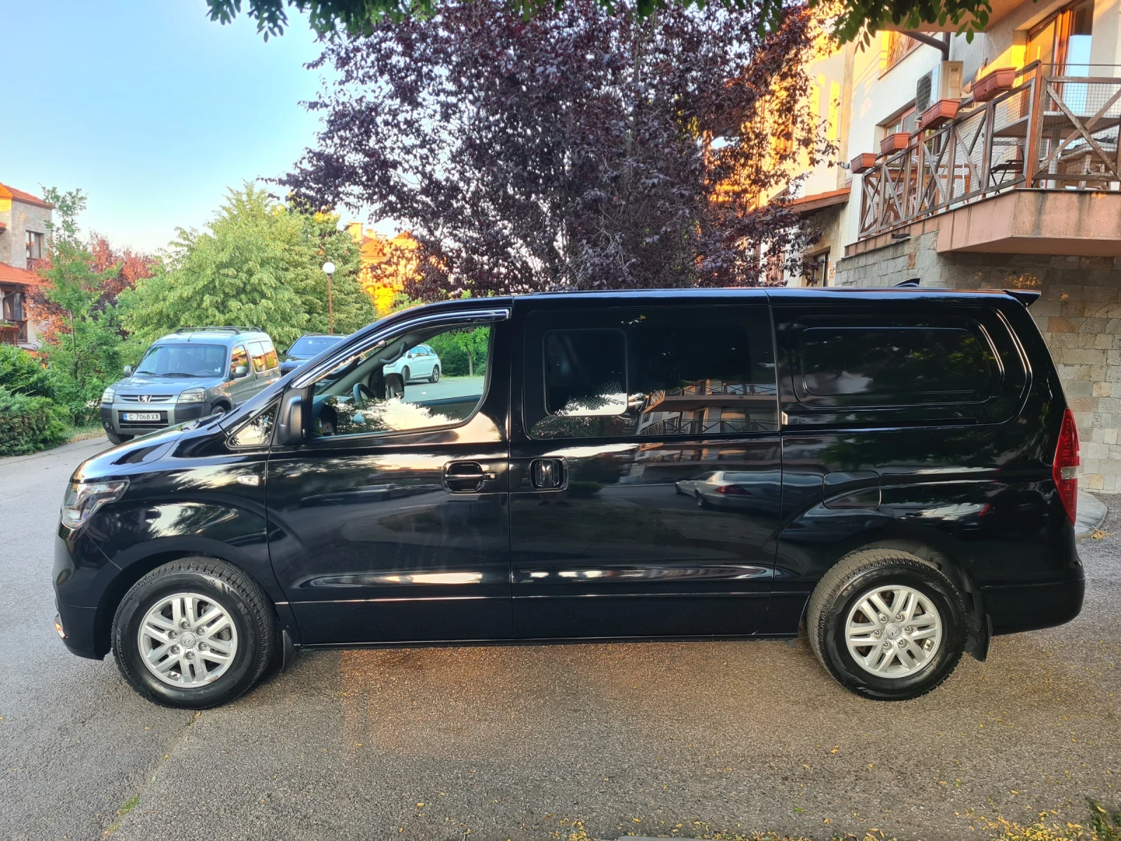 Hyundai Starex GRAND STAREX 2.5 CRDI VGT 5-SEATER - изображение 2