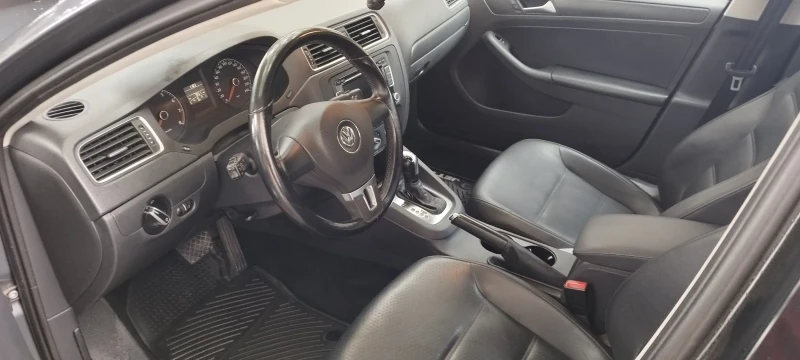 VW Jetta 2.0, снимка 15 - Автомобили и джипове - 47560669