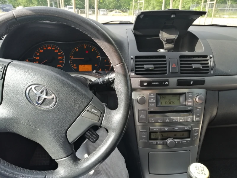 Toyota Avensis, снимка 4 - Автомобили и джипове - 49533922