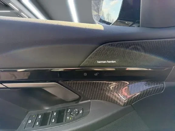 BMW 520 i = M-Sport = Shadow Line Гаранция, снимка 5 - Автомобили и джипове - 53857241