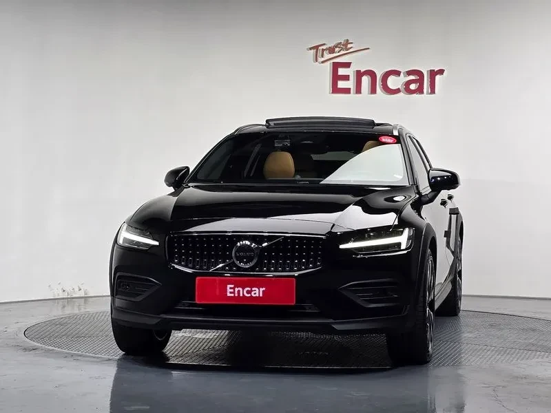 Volvo V60 Generation B5 Ultimate Awd, снимка 3 - Автомобили и джипове - 56225033