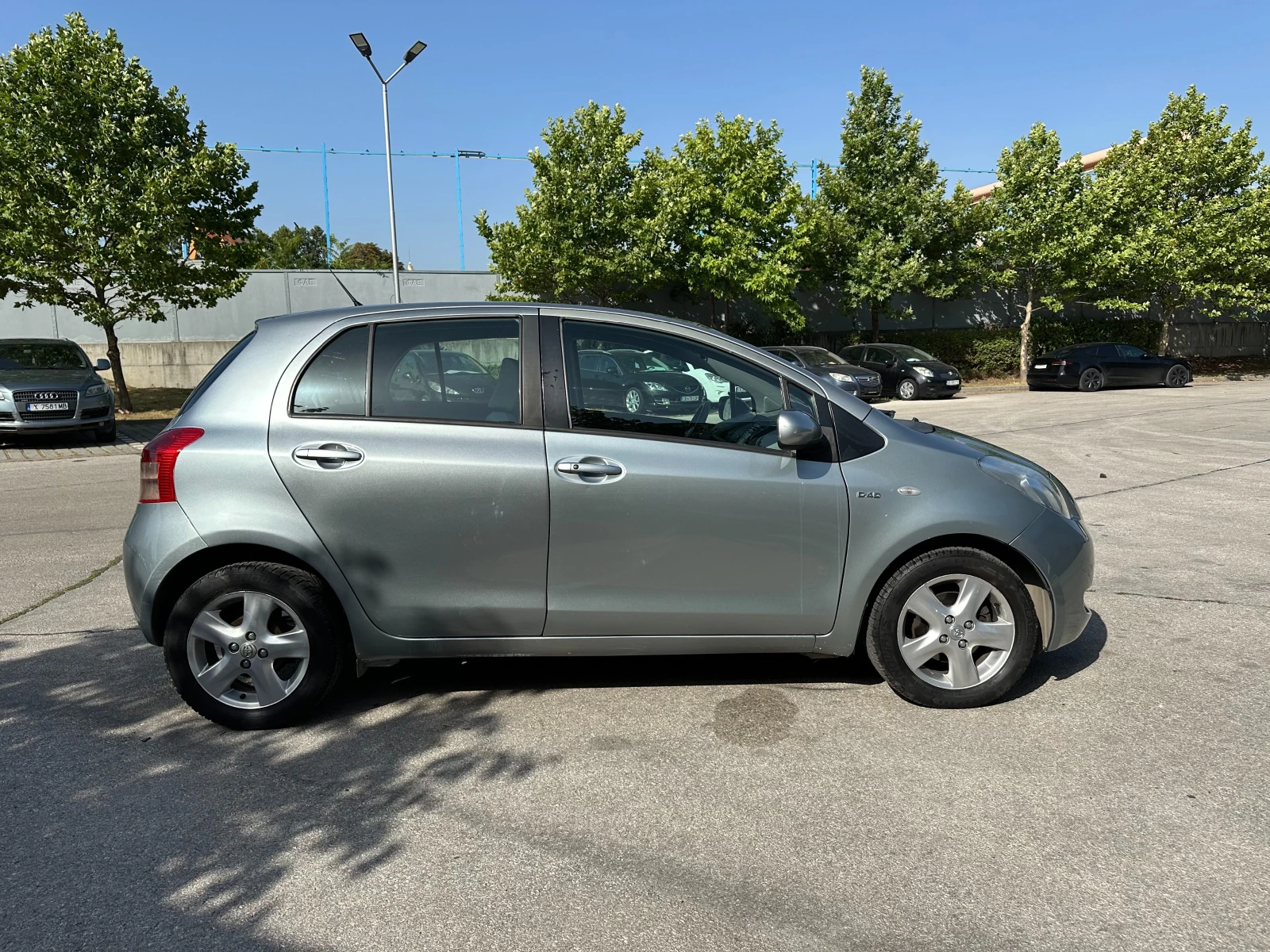 Toyota Yaris 1.4d Автоматик - изображение 5