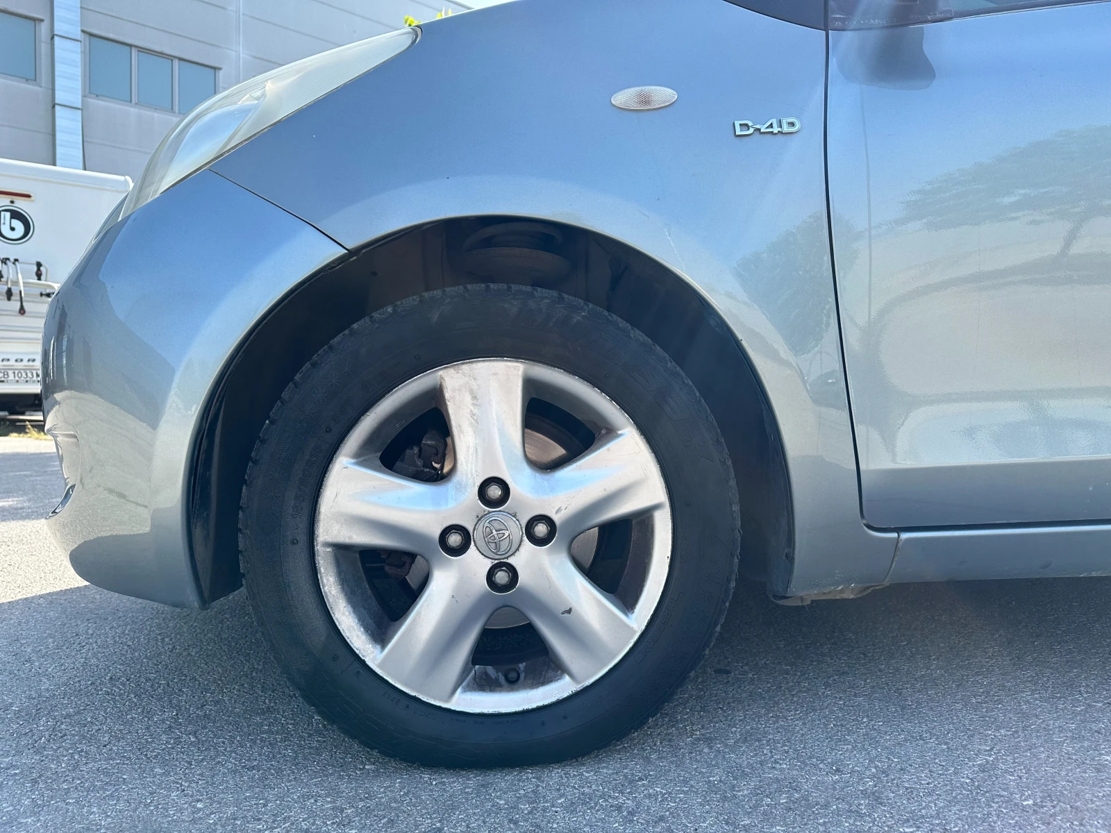 Toyota Yaris 1.4d Автоматик - изображение 8