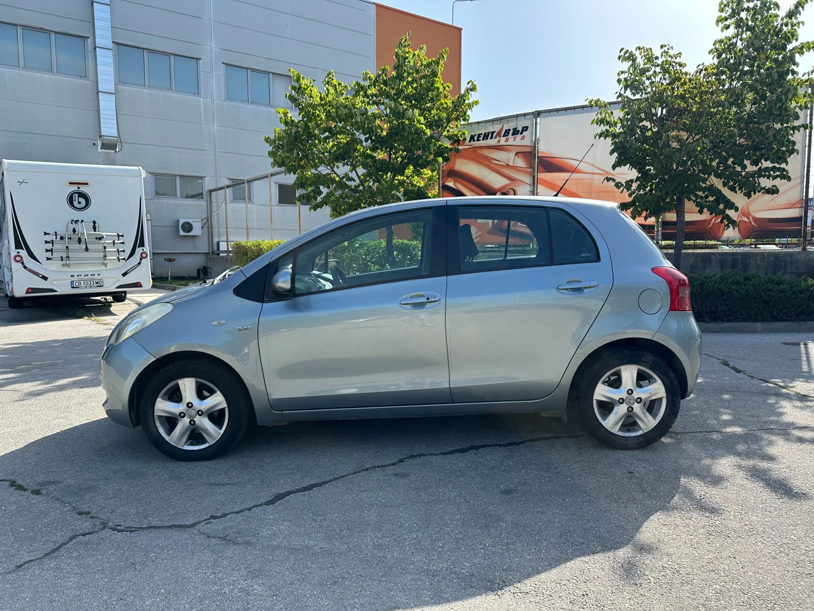 Toyota Yaris 1.4d Автоматик - изображение 2