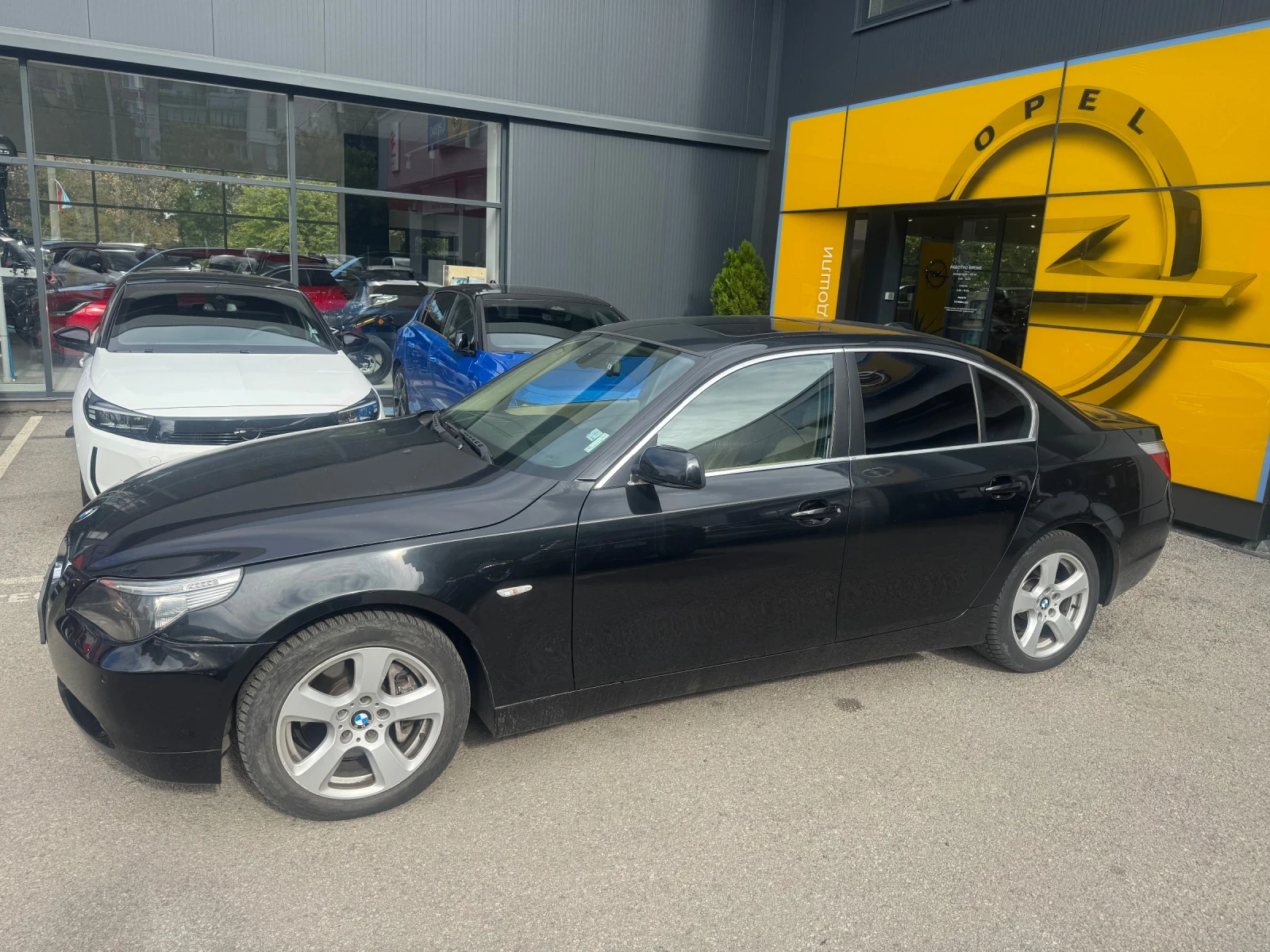 BMW 525 525i Xdrive - изображение 4