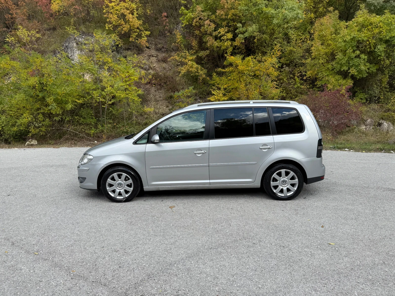 VW Touran 2.0 ТДИ АВТОМАТ - изображение 3