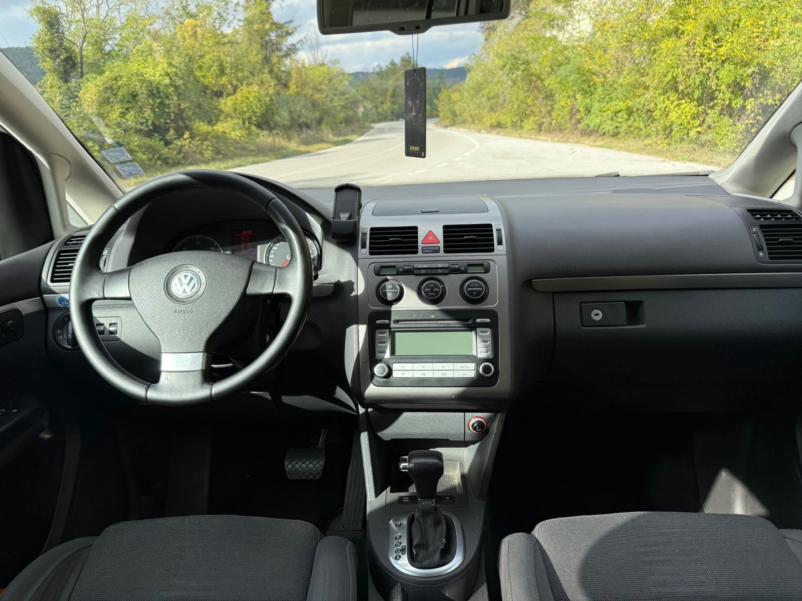 VW Touran 2.0 ТДИ АВТОМАТ - изображение 10