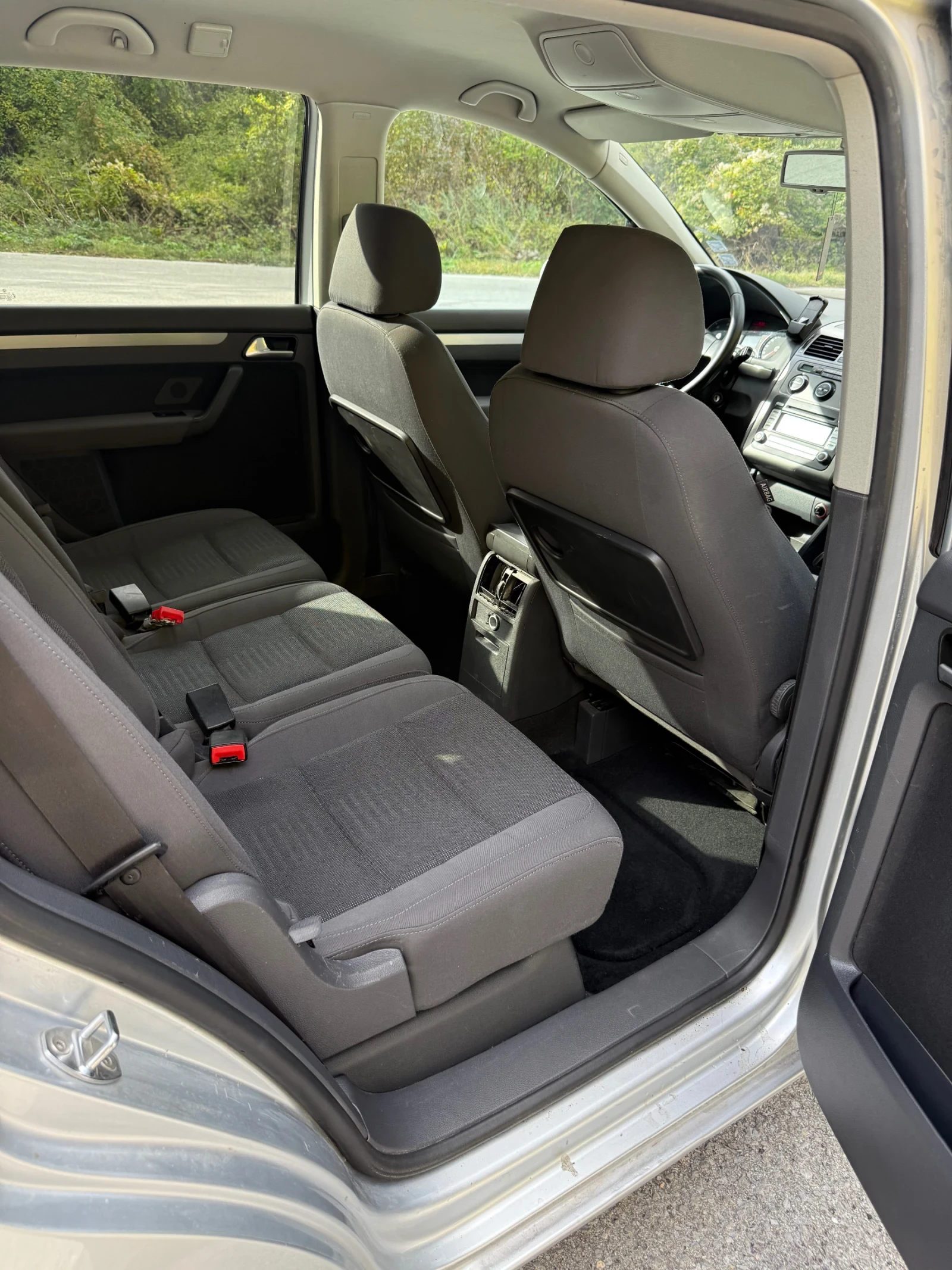 VW Touran 2.0 ТДИ АВТОМАТ - изображение 9