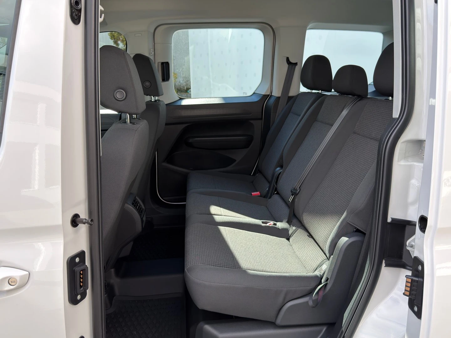 VW Caddy TDI 5 ����� | Mobile.bg � ����������� 5