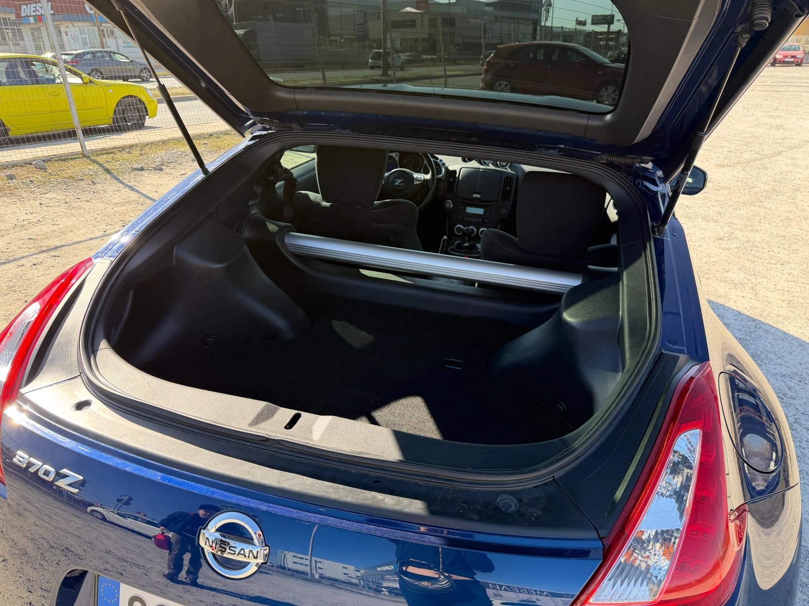 Nissan 370Z BASE, снимка 9 - Автомобили и джипове - 53829579