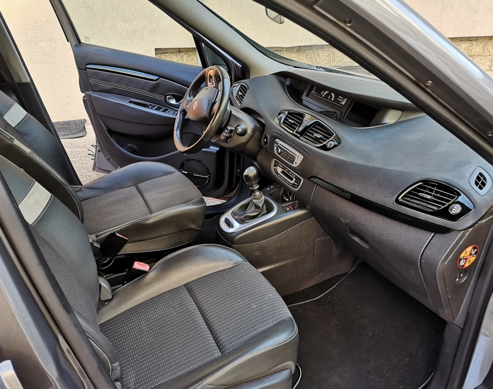 Renault Scenic, снимка 10 - Автомобили и джипове - 53893639