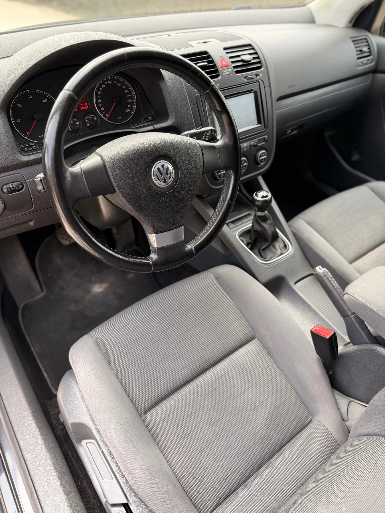 VW Golf 2.0 TDI, снимка 8 - Автомобили и джипове - 54042776