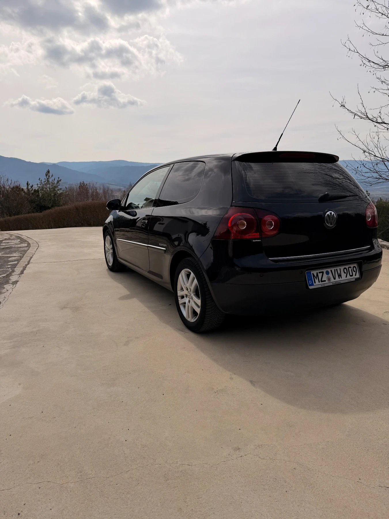 VW Golf 2.0 TDI, снимка 2 - Автомобили и джипове - 54042776