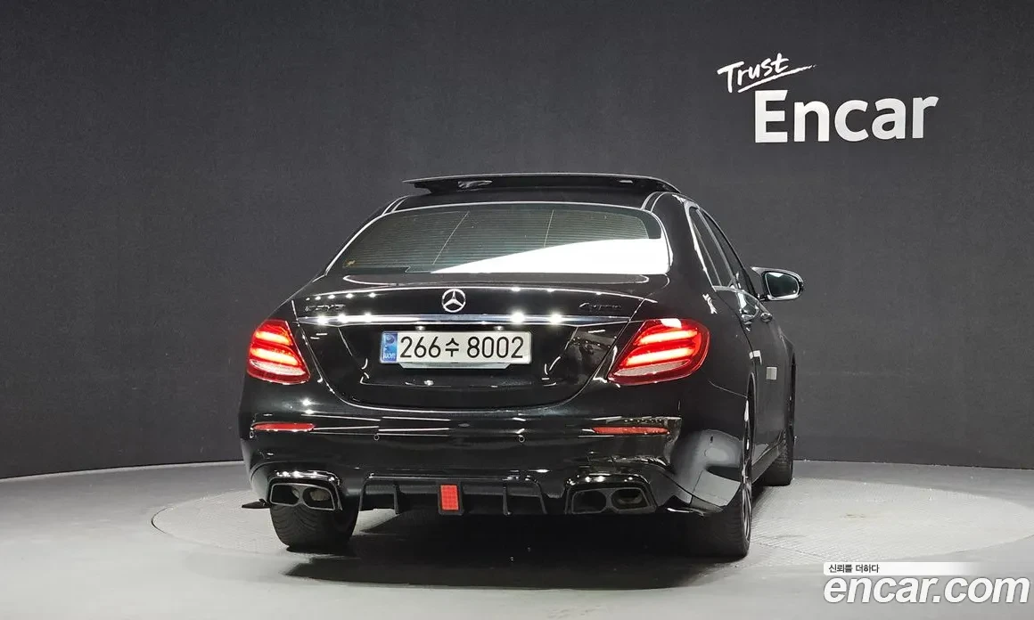 Mercedes-Benz E 350 4MATIC AMG PKG| DISTRONIC| 9G-TRONIC| BURMESTER| H, снимка 4 - Автомобили и джипове - 55062975