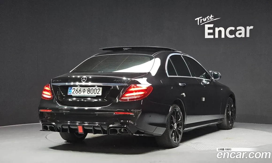 Mercedes-Benz E 350 4MATIC AMG PKG| DISTRONIC| 9G-TRONIC| BURMESTER| H, снимка 3 - Автомобили и джипове - 55062975