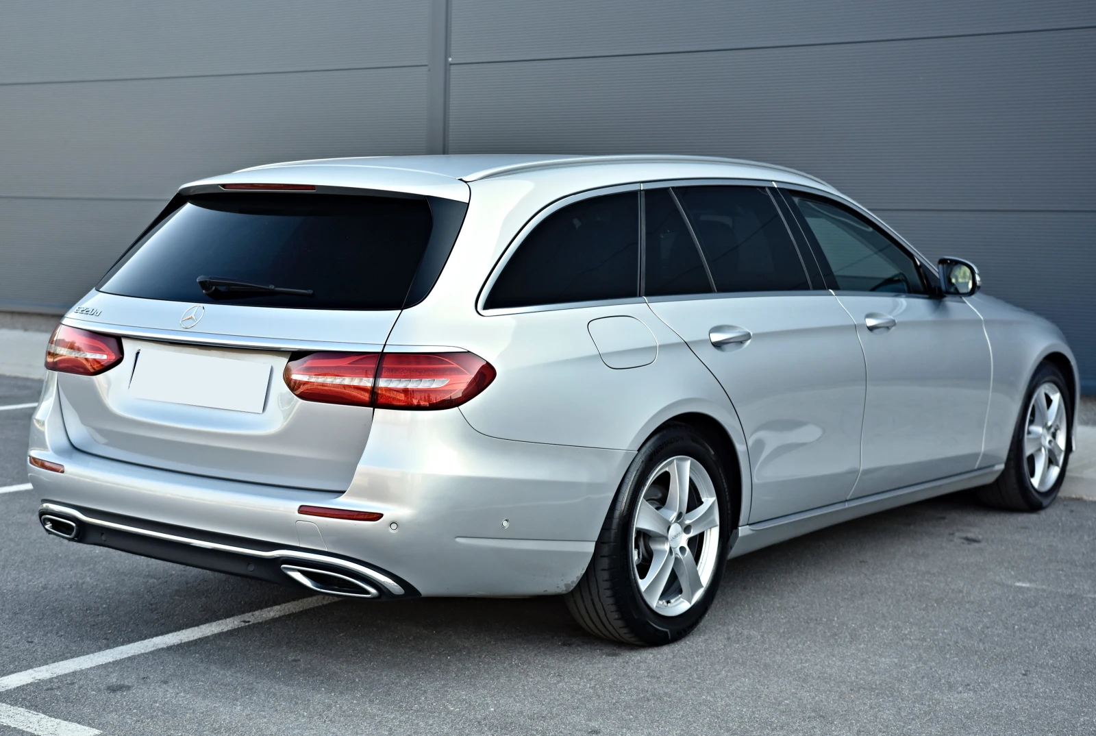 Mercedes-Benz E 220 ПОДГРЕВ* КАМЕРА* MULTIBEAM* , снимка 4 - Автомобили и джипове - 55588706