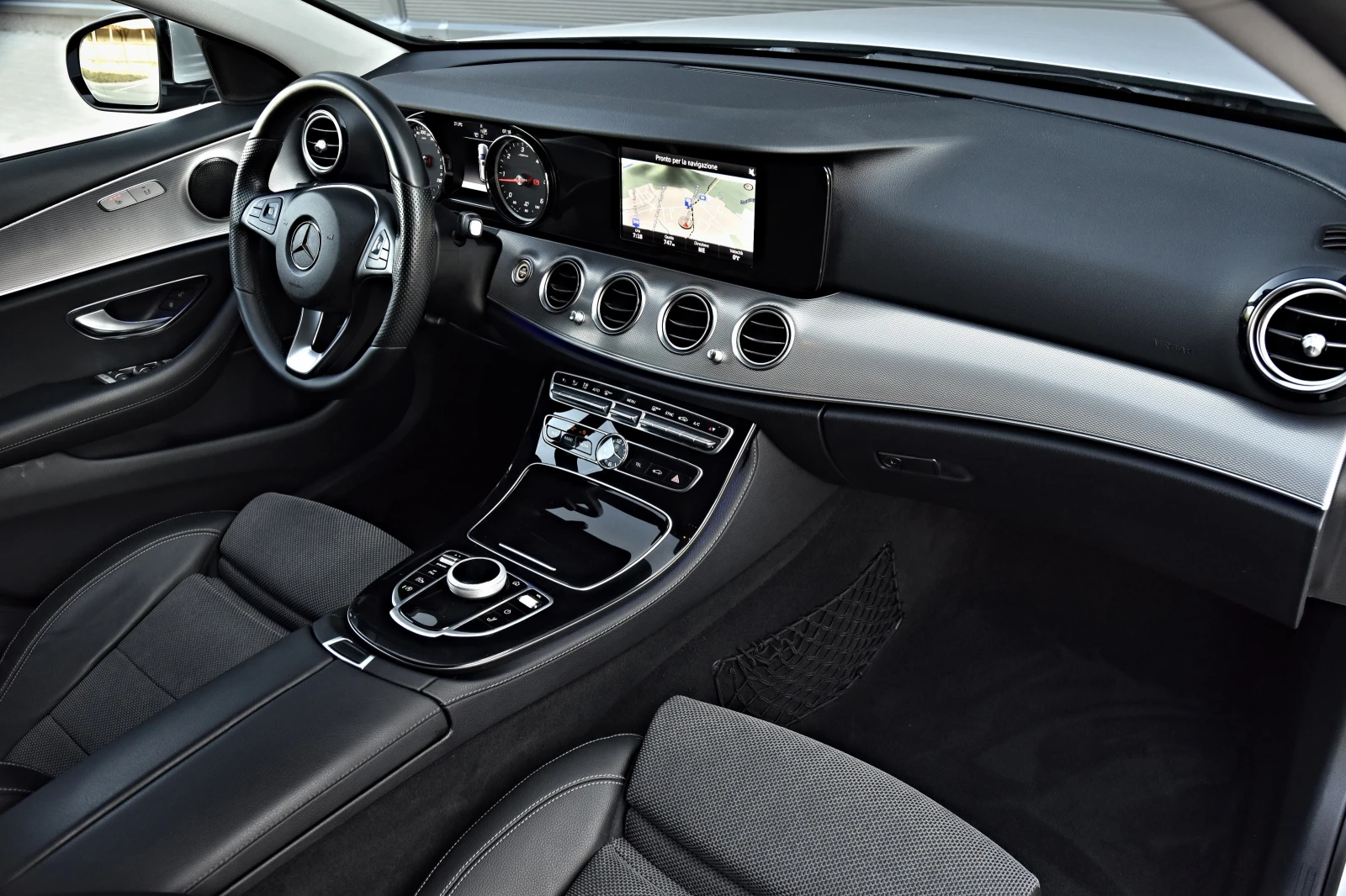 Mercedes-Benz E 220 ПОДГРЕВ* КАМЕРА* MULTIBEAM* , снимка 15 - Автомобили и джипове - 55588706