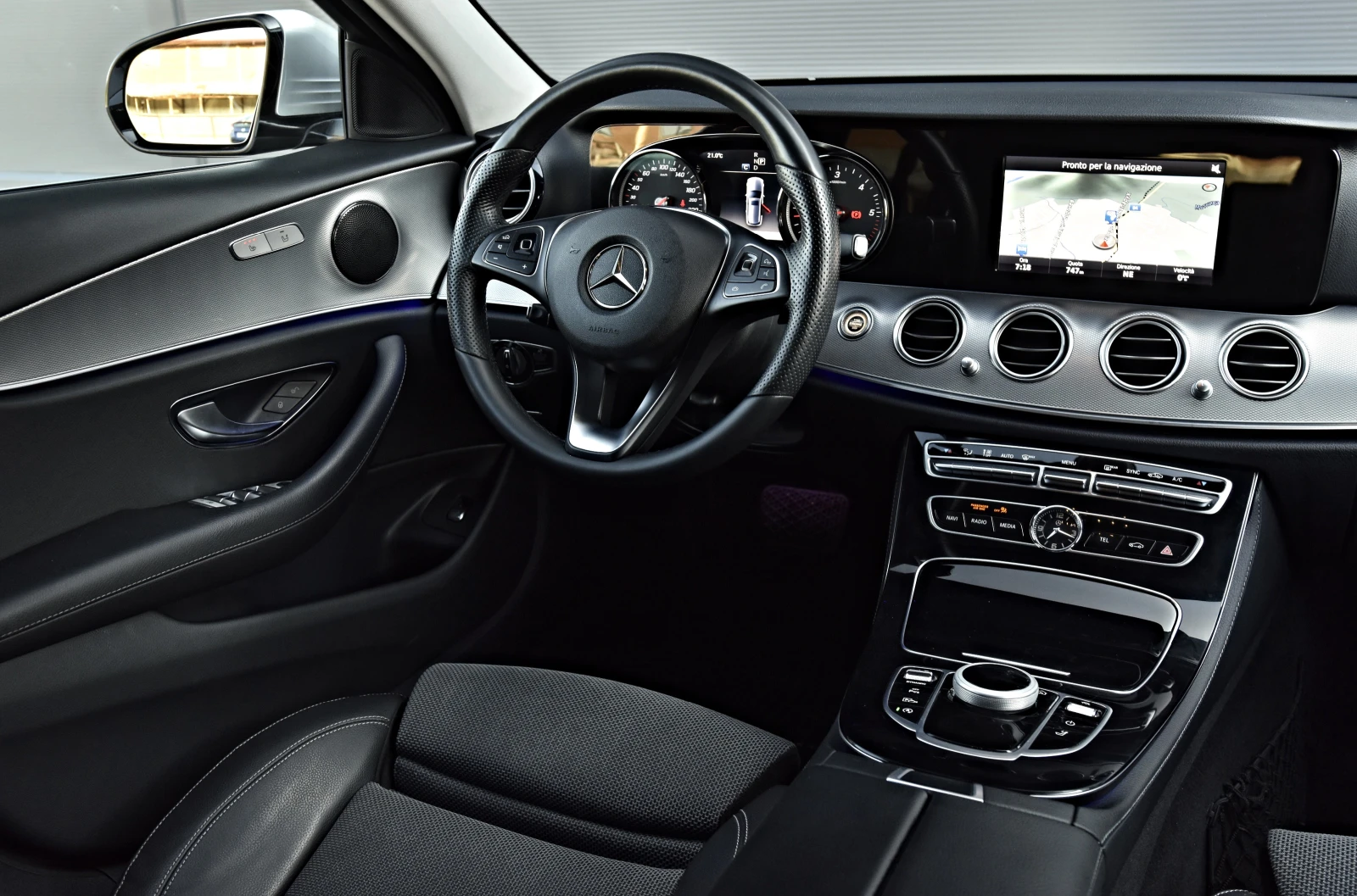 Mercedes-Benz E 220 ПОДГРЕВ* КАМЕРА* MULTIBEAM* , снимка 16 - Автомобили и джипове - 55588706
