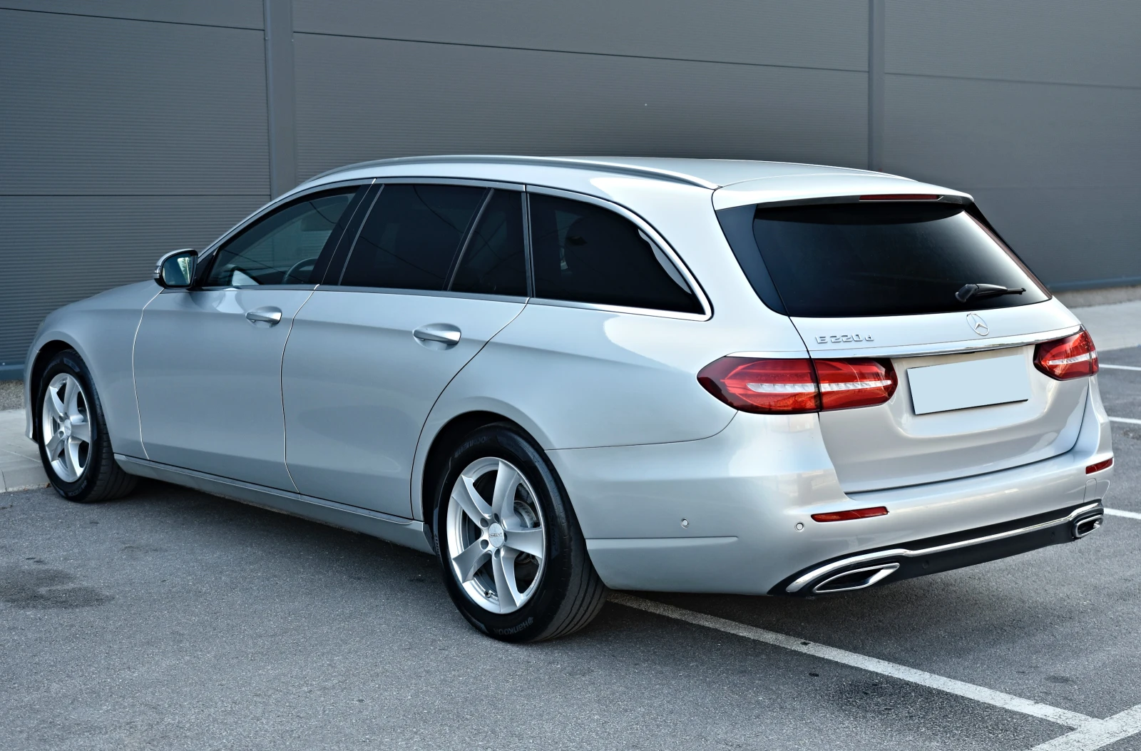 Mercedes-Benz E 220 ПОДГРЕВ* КАМЕРА* MULTIBEAM* , снимка 5 - Автомобили и джипове - 55588706