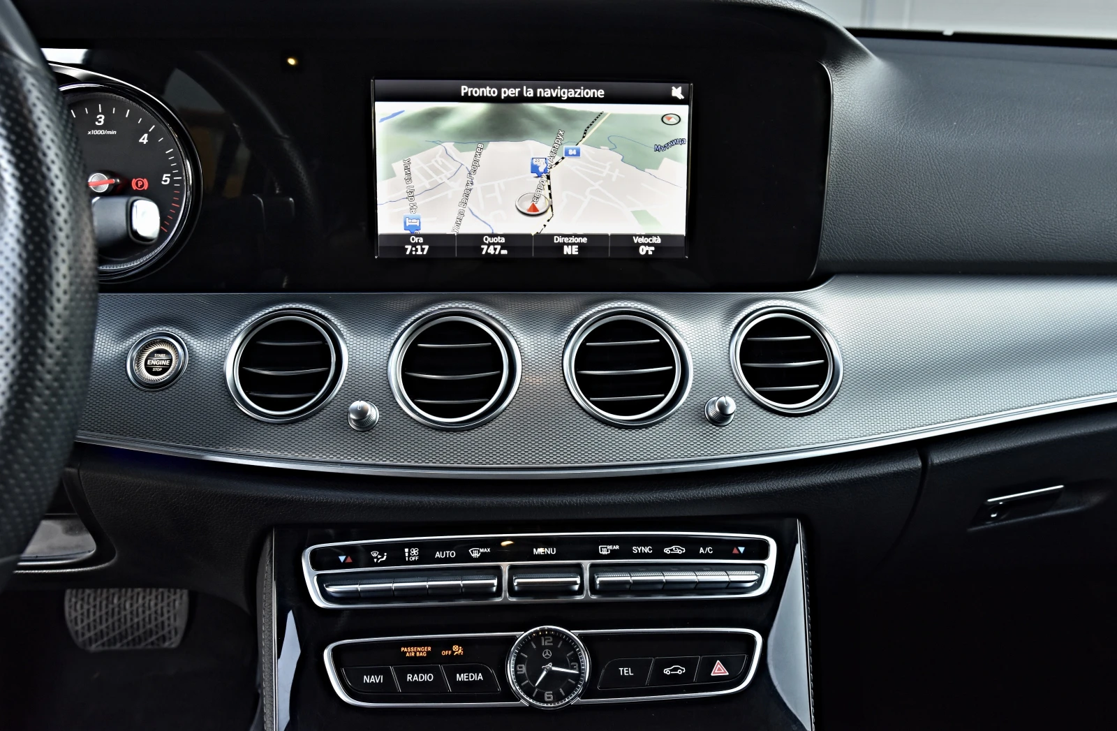 Mercedes-Benz E 220 ПОДГРЕВ* КАМЕРА* MULTIBEAM* , снимка 14 - Автомобили и джипове - 55588706