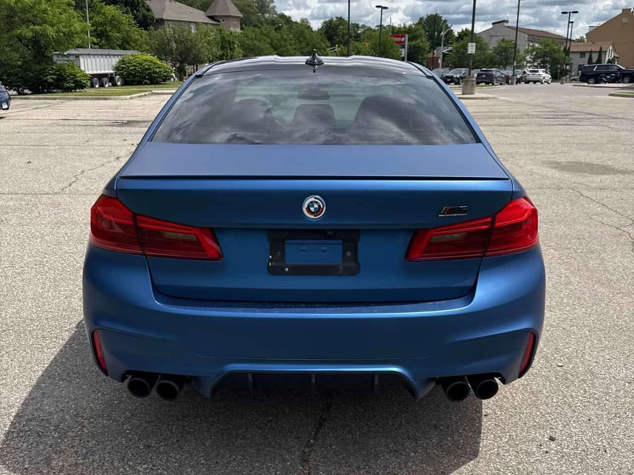BMW M5 * Sedan * АВТОКРЕДИТ БЕЗ ПЪРВОНАЧАЛНА ВНОСКА* , снимка 4 - Автомобили и джипове - 55633220