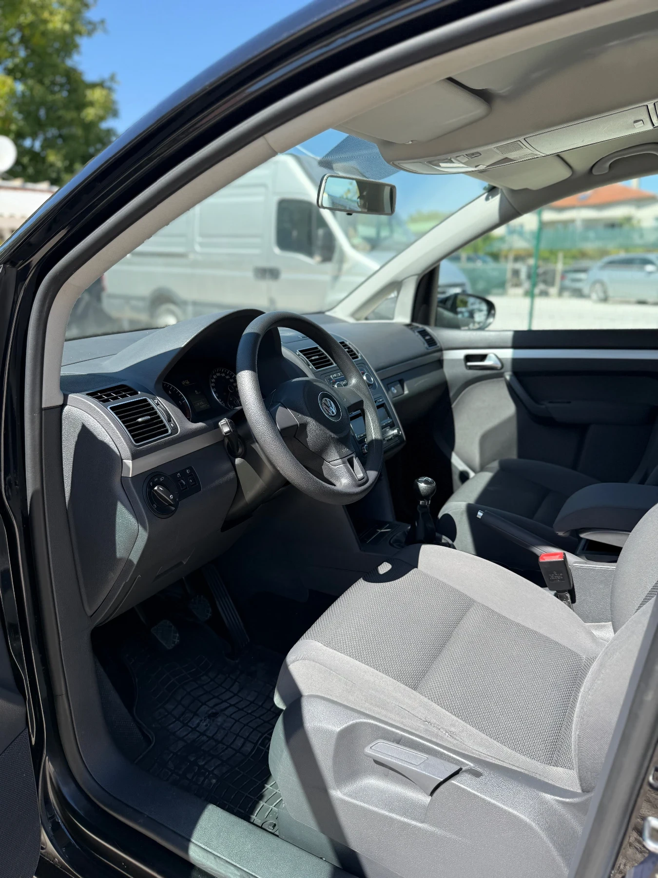 VW Touran VW Touran 1.6tdi 90hp, снимка 13 - Автомобили и джипове - 56019781