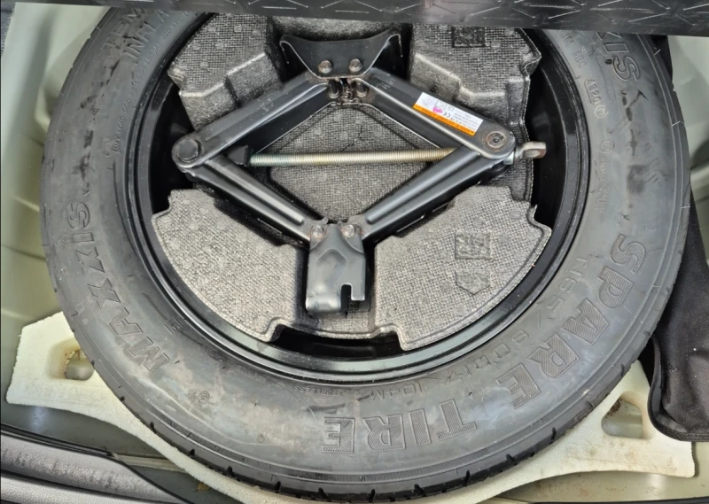 Toyota Rav4 HYBRID XSE, снимка 11 - Автомобили и джипове - 52507304