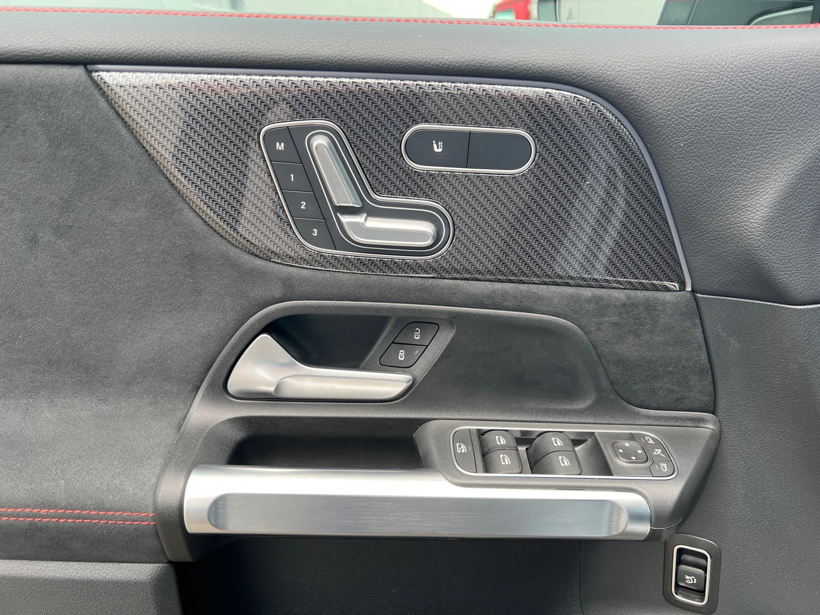 Mercedes-Benz GLB 200d 4MATIC 6+ 1, снимка 10 - Автомобили и джипове - 51649146