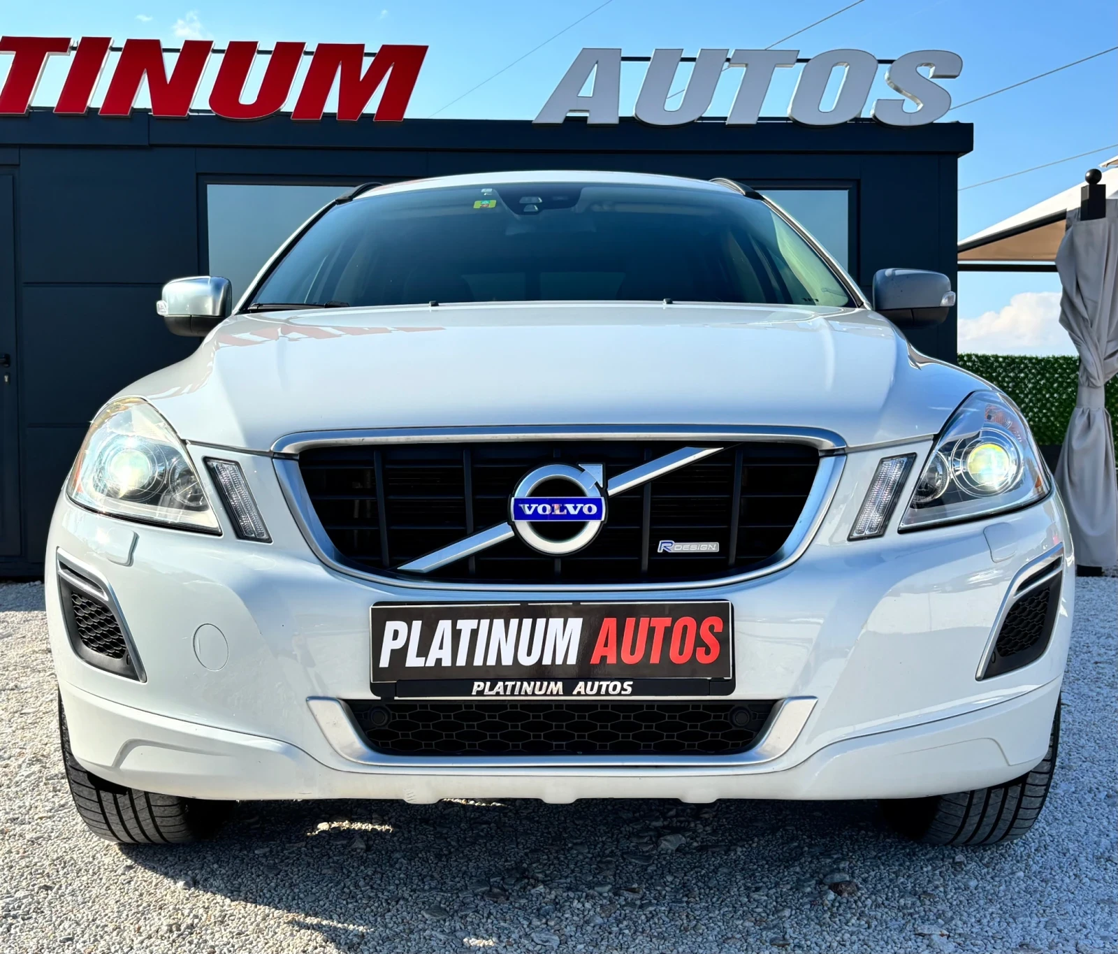 Volvo XC60 2.4D/4X4/R DESIGN/ПОДГРЕВ/РЕАЛНИ КИЛОМЕТРИ - изображение 2