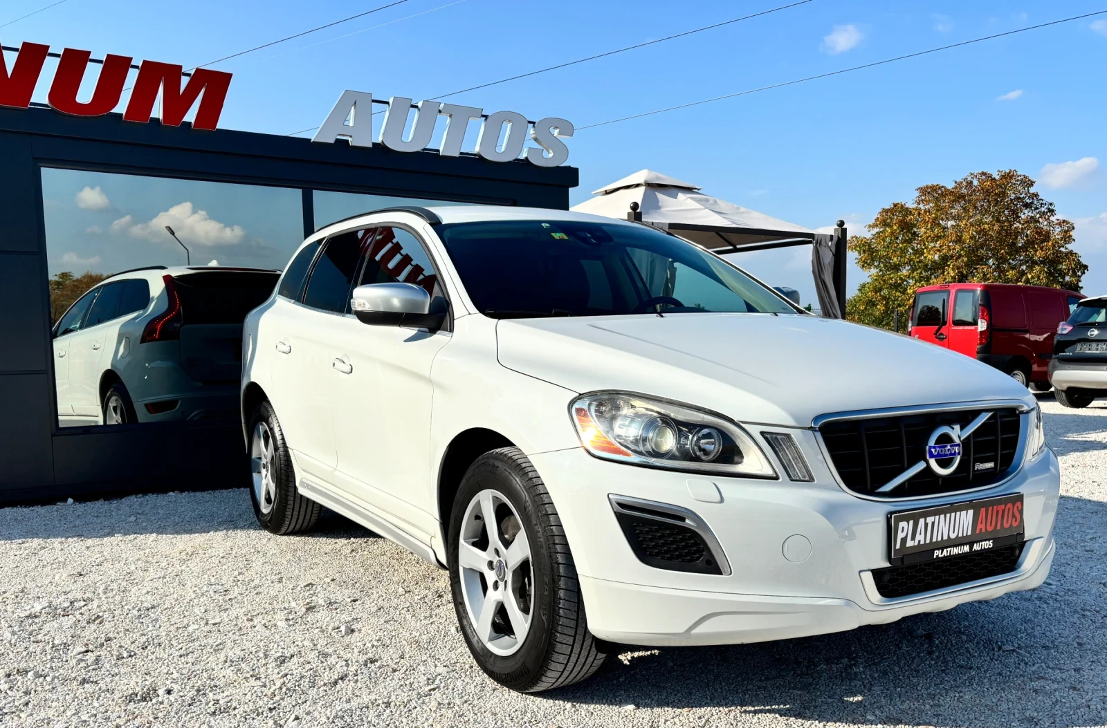 Volvo XC60 2.4D/4X4/R DESIGN/ПОДГРЕВ/РЕАЛНИ КИЛОМЕТРИ - изображение 4