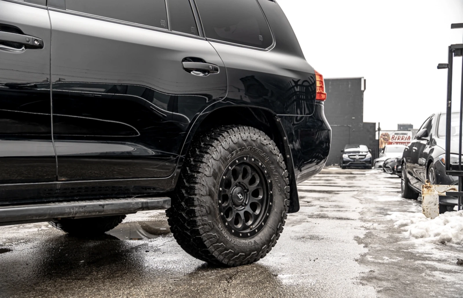 Lexus LX 570 OFFROAD PACKAGE - изображение 6