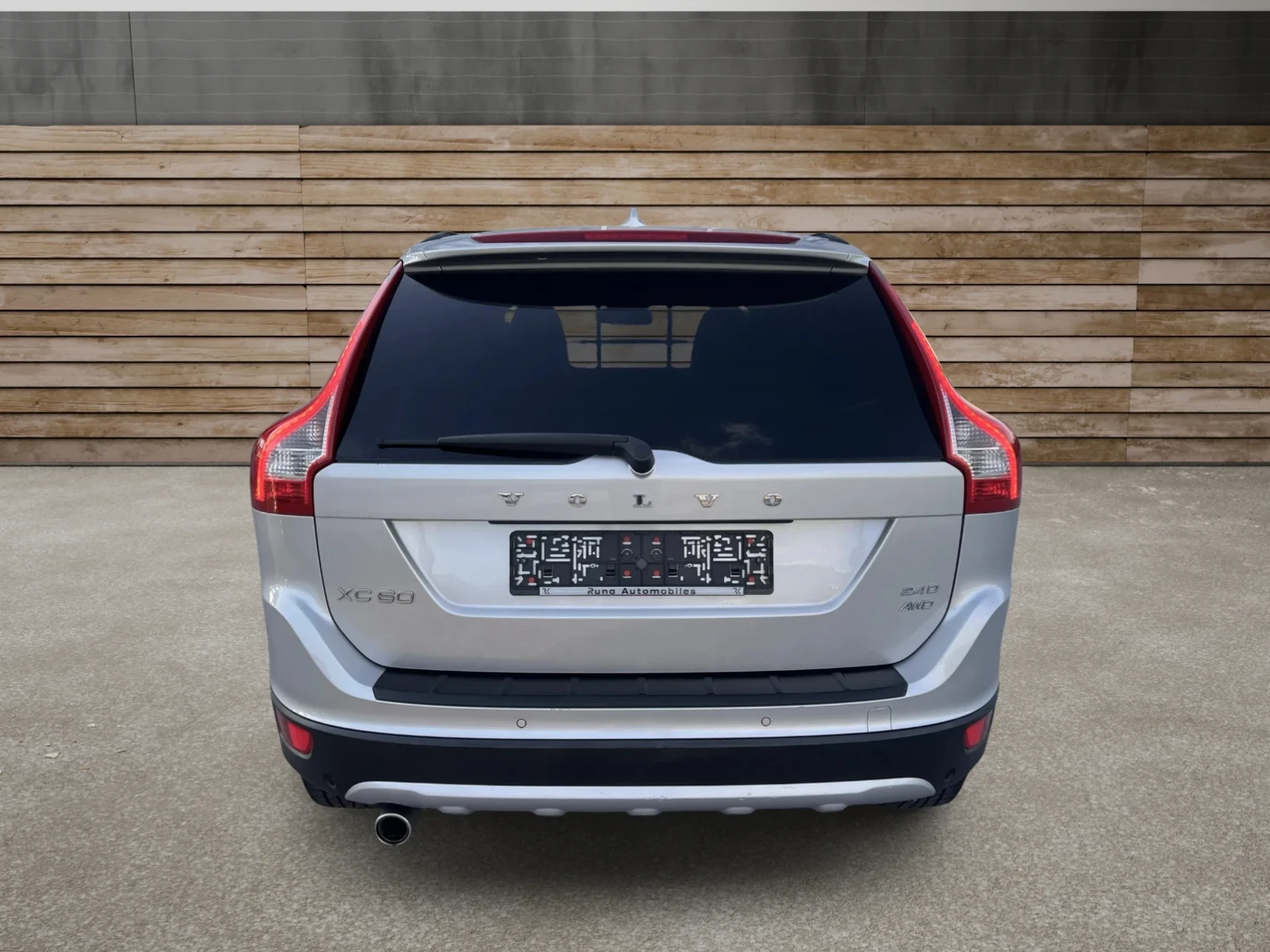 Volvo XC60 2.4d D4 AWD 5 ЦИЛИНДЪРА, снимка 5 - Автомобили и джипове - 54307792