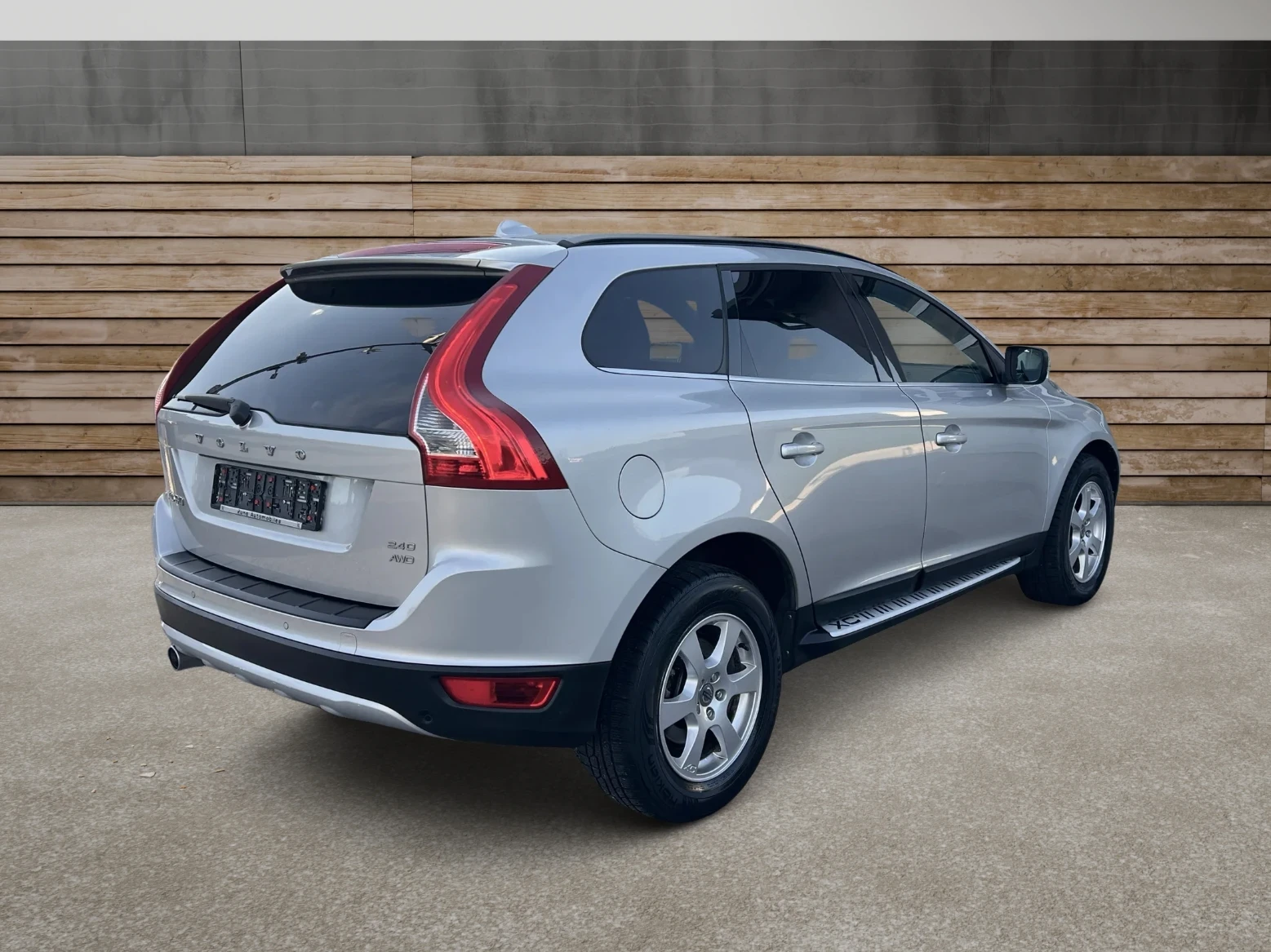 Volvo XC60 2.4d D4 AWD 5 ЦИЛИНДЪРА, снимка 6 - Автомобили и джипове - 54307792