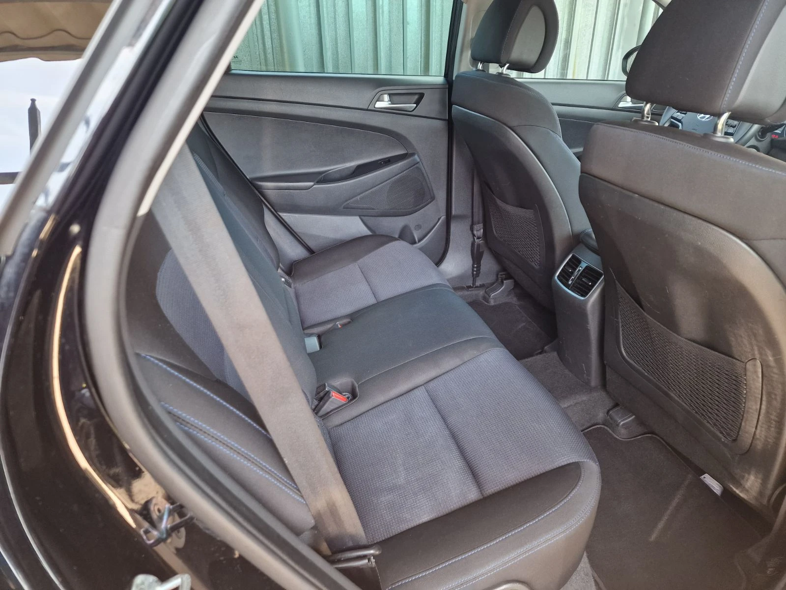 Hyundai Tucson 1.6БЕНЗИН-EU6-СЕРВИЗНА ИСТОРИЯ, снимка 6 - Автомобили и джипове - 54444648