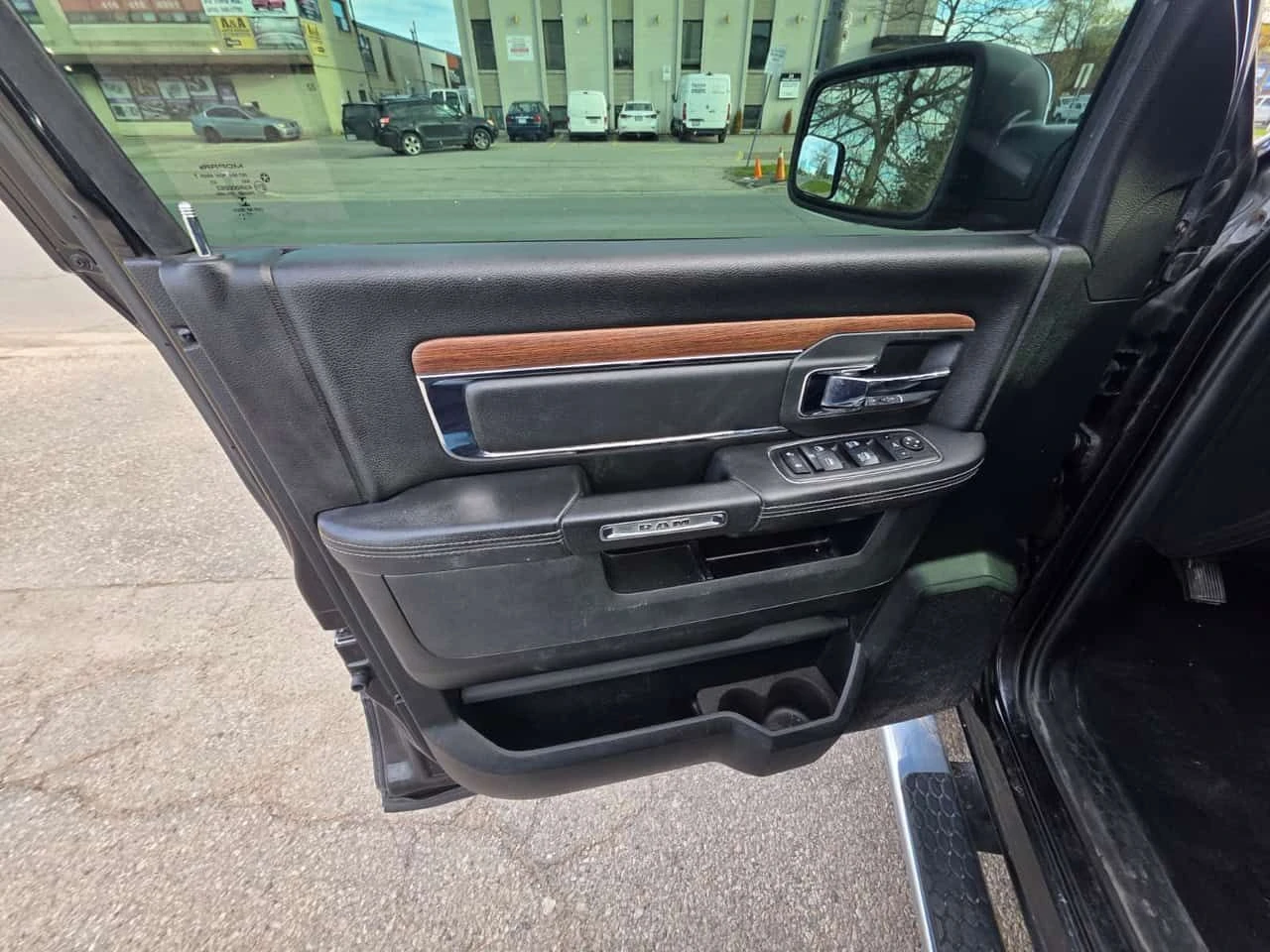Dodge RAM 1500 * Laramie * ПОДГРЕВ * КАМЕРА * NAVI, снимка 13 - Автомобили и джипове - 54585857