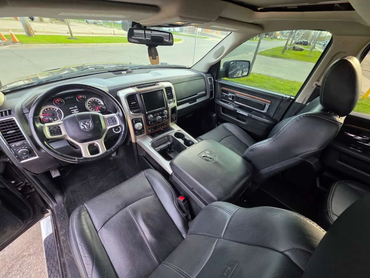 Dodge RAM 1500 * Laramie * ПОДГРЕВ * КАМЕРА * NAVI, снимка 9 - Автомобили и джипове - 54585857