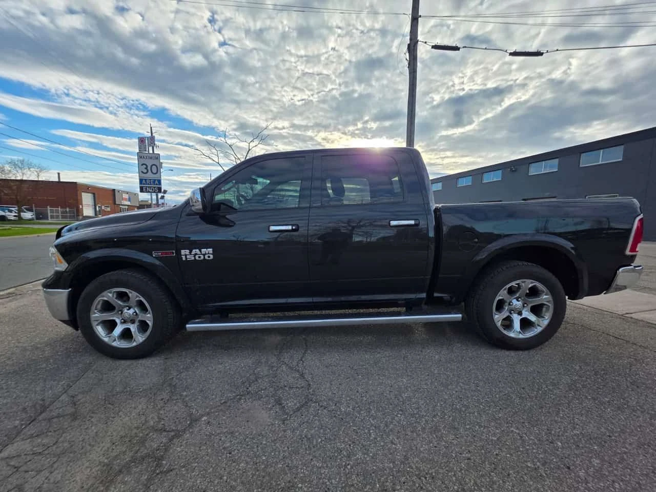 Dodge RAM 1500 * Laramie * ПОДГРЕВ * КАМЕРА * NAVI, снимка 2 - Автомобили и джипове - 54585857