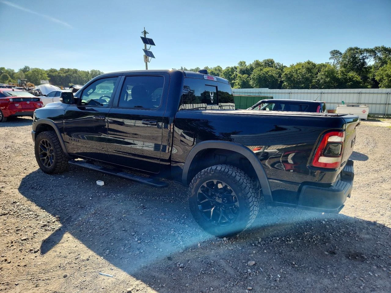 Dodge RAM 1500 5.7* AWD* REBEL* КОЖА* ПОДГРЕВ* NAVI* , снимка 2 - Автомобили и джипове - 56082066