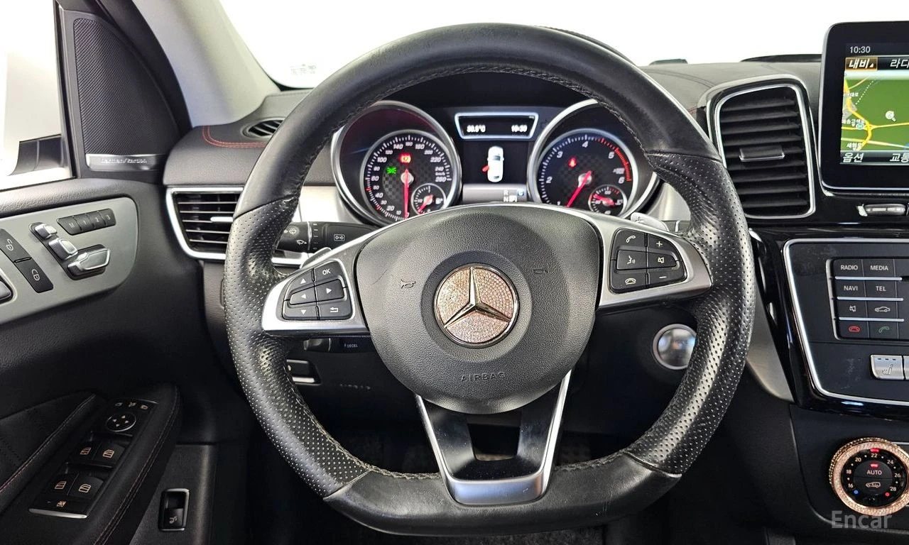 Mercedes-Benz GLE 350 COUPE* AMG* LINE* HARMON* KARDON* 360КАМЕРА* LANE*, снимка 8 - Автомобили и джипове - 56120541