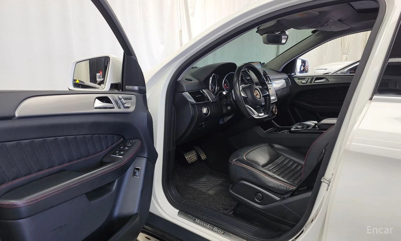 Mercedes-Benz GLE 350 COUPE* AMG* LINE* HARMON* KARDON* 360КАМЕРА* LANE*, снимка 6 - Автомобили и джипове - 56120541