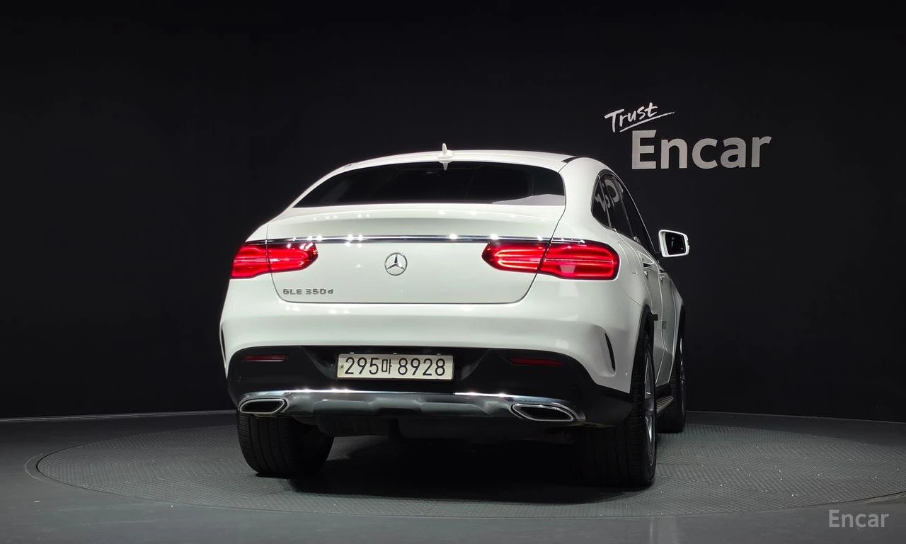 Mercedes-Benz GLE 350 COUPE* AMG* LINE* HARMON* KARDON* 360КАМЕРА* LANE*, снимка 4 - Автомобили и джипове - 56120541